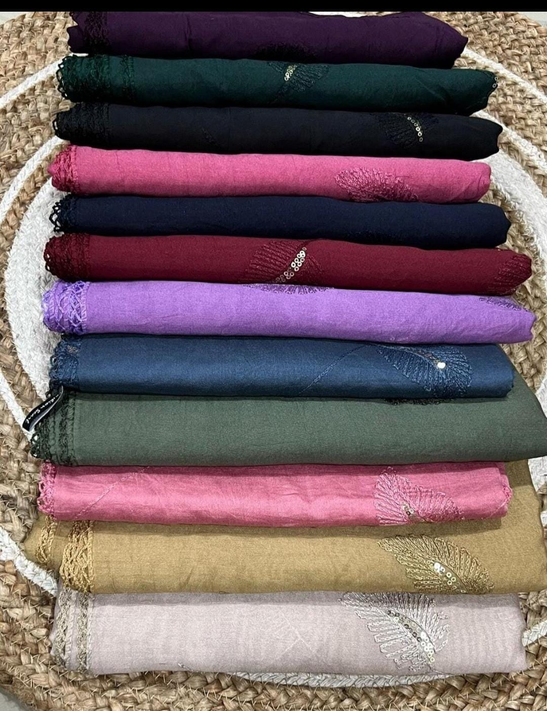 Cotton Gadhwal Crochet with Embroider Leaves Hijab Cotton Gadhwal Crochet with Embroider Leaves Hijab