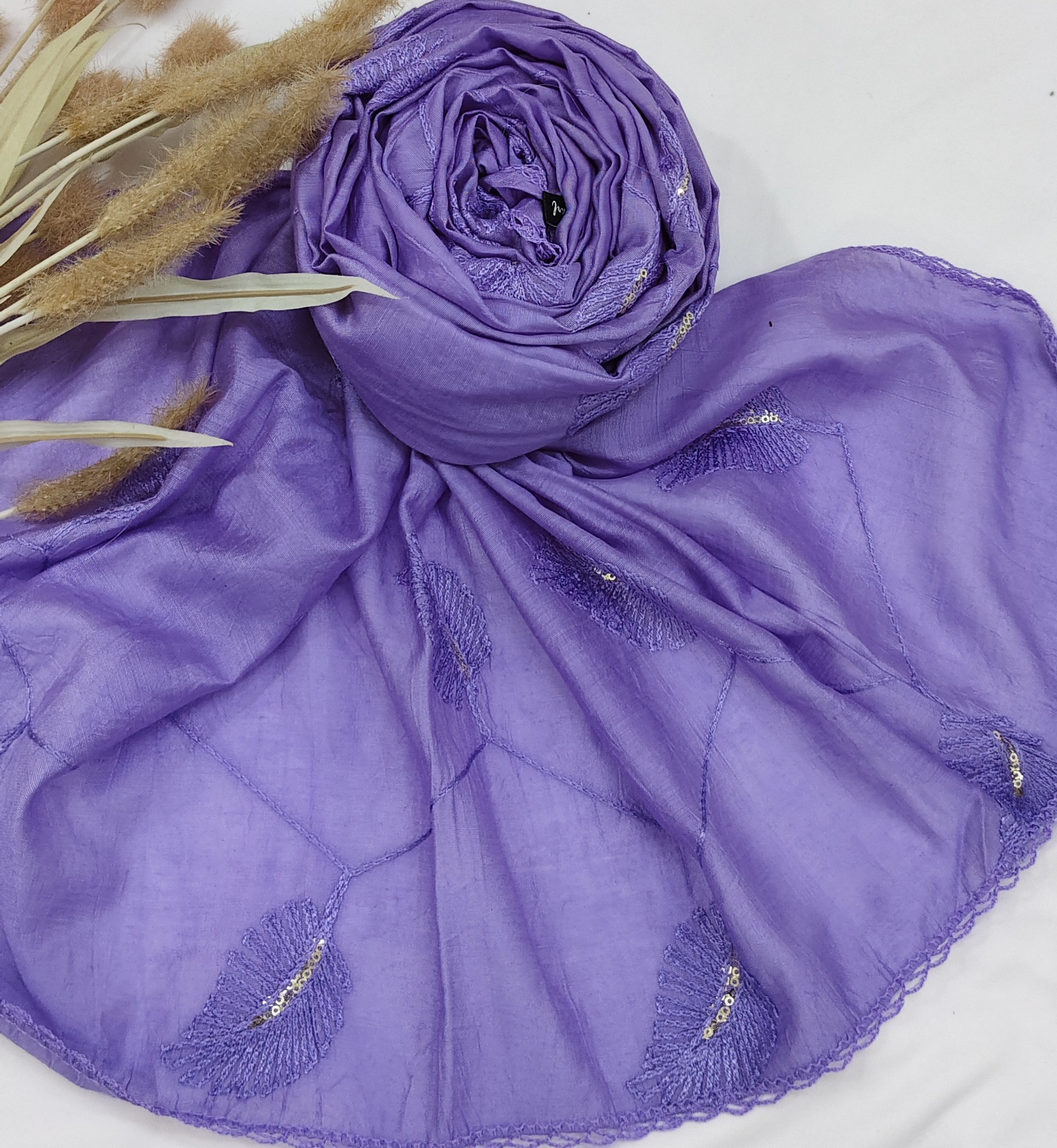 Cotton Gadhwal Crochet with Embroider Leaves Hijab Cotton Gadhwal Crochet with Embroider Leaves Hijab