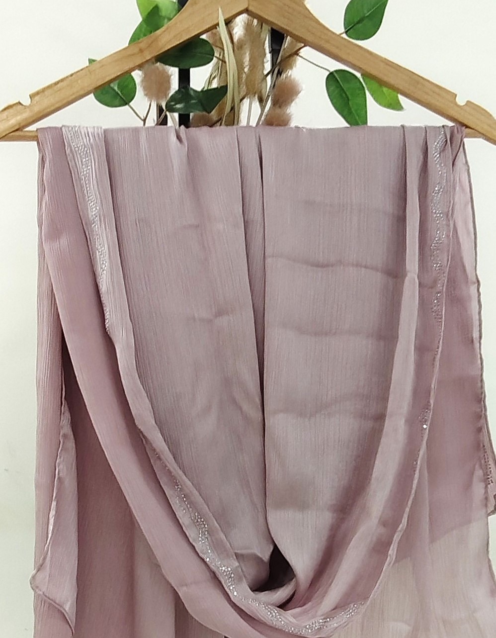 Premium Malaysian Munna Satin With Scalloped stone Premium Malaysian Munna Satin With Scalloped stone
