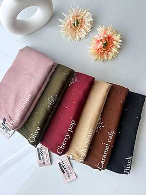 Premium Malaysian Heavy Cotton With Full Crystal Stone Hijab Premium Malaysian Heavy Cotton With Full Crystal Stone Hijab